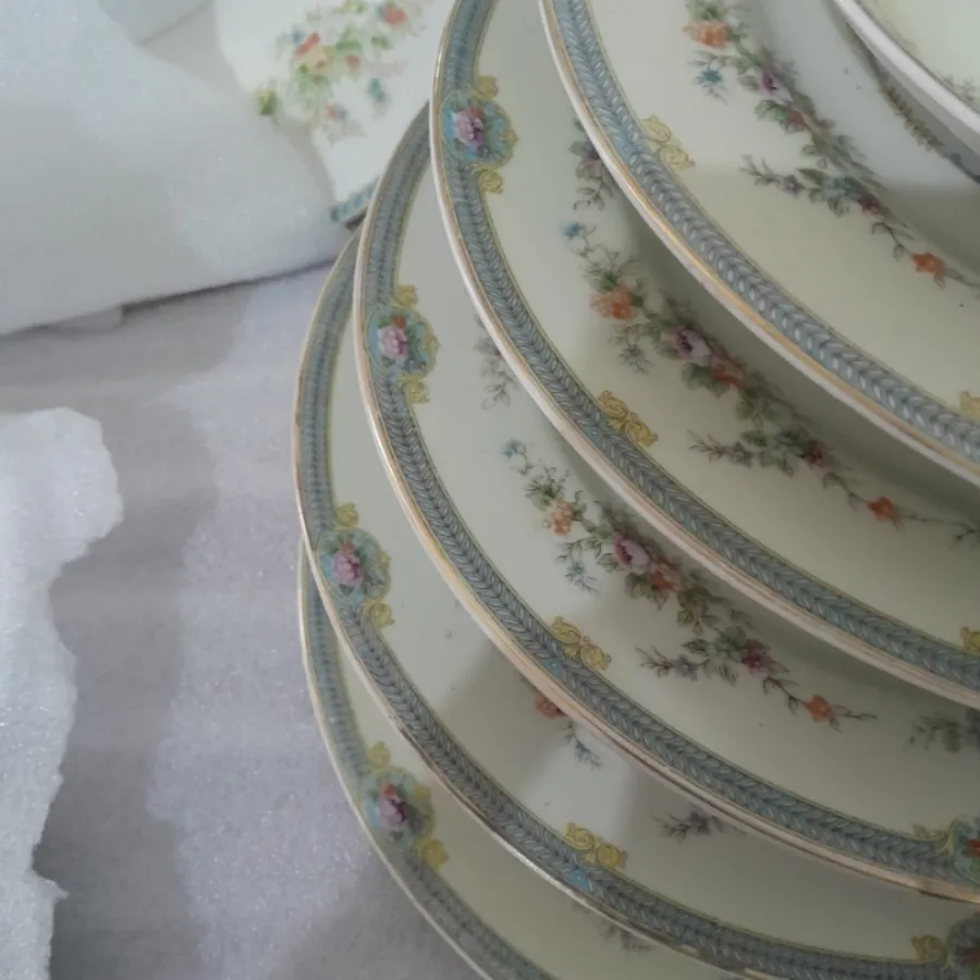 چند قلم از سرویس انتیک