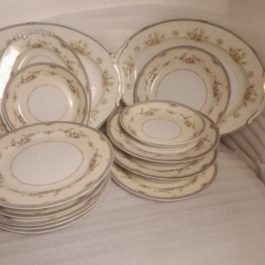 چند قلم از سرویس انتیک