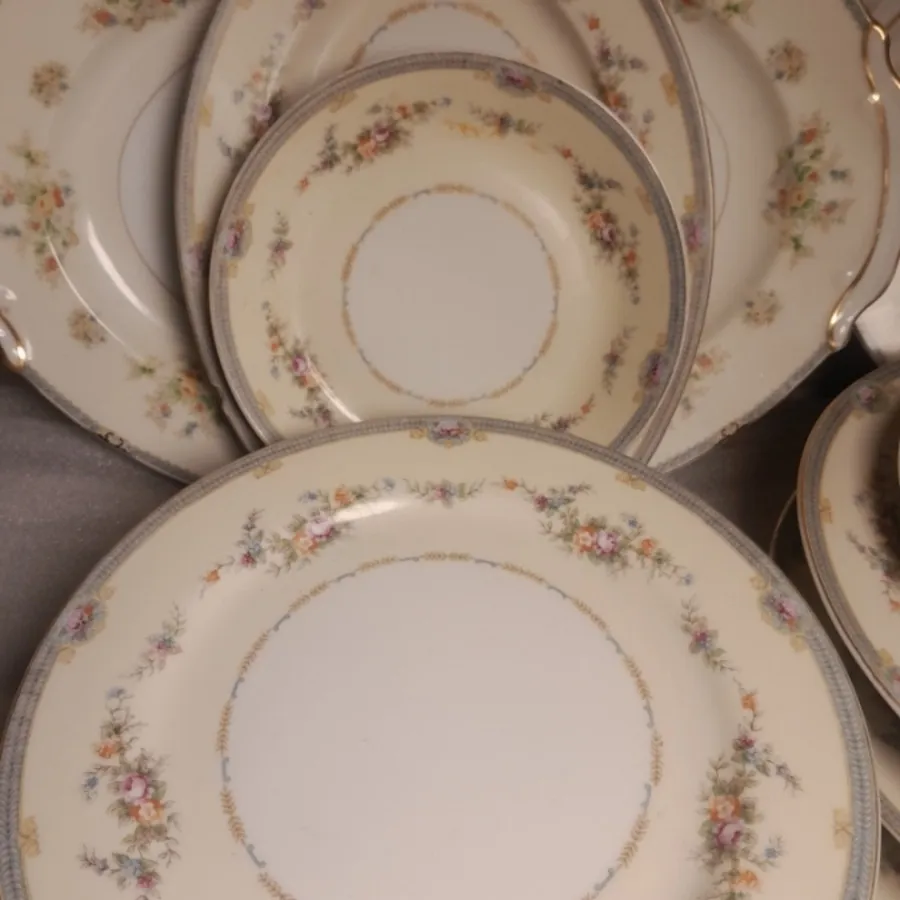 چند قلم از سرویس انتیک