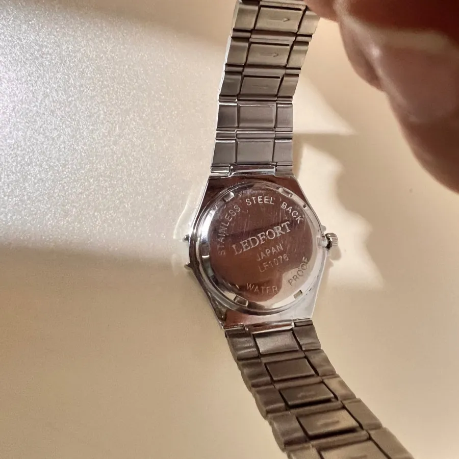 ساعت طرح امگا