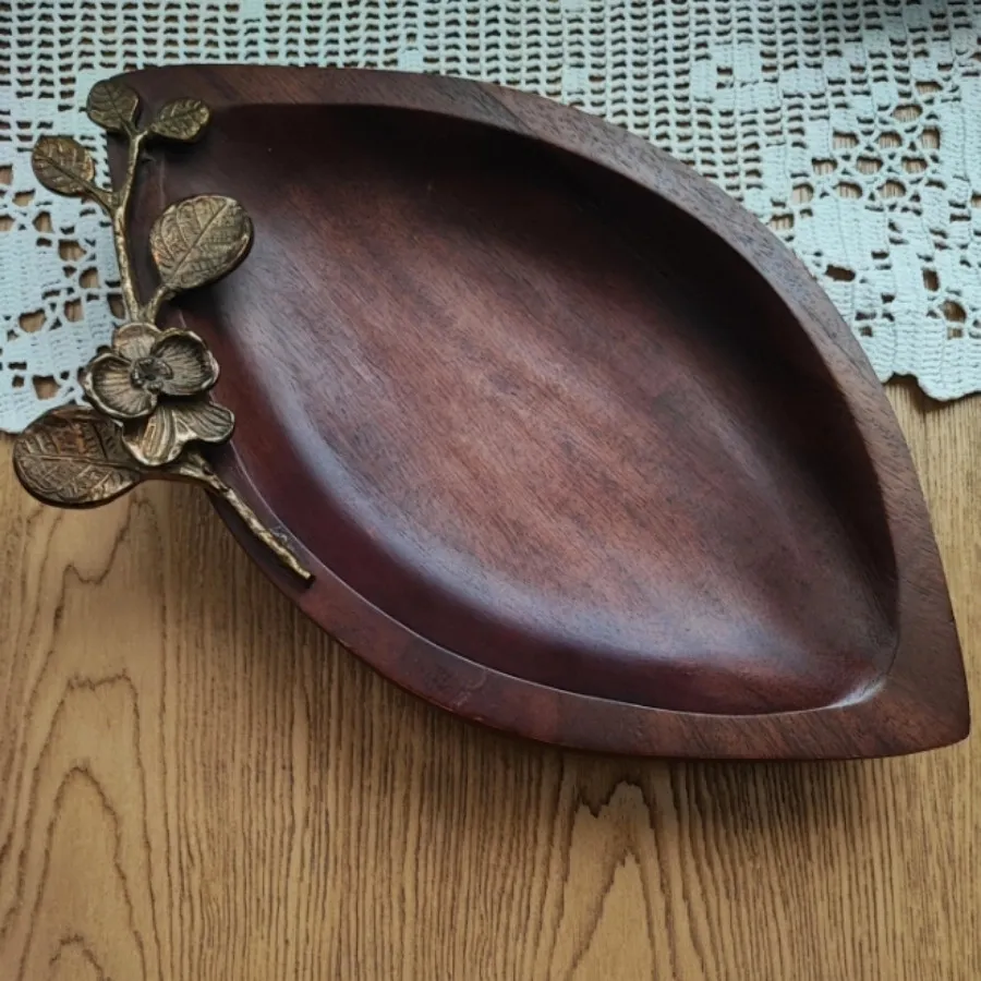 ظرف چوبی با گلای برنجی