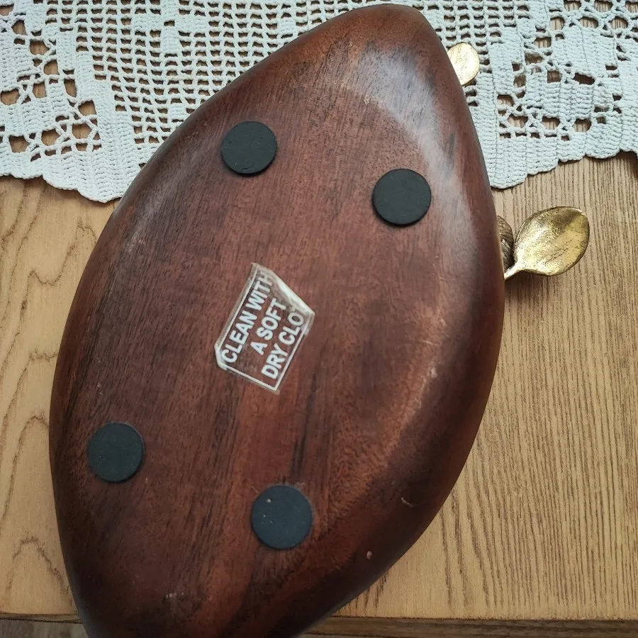 ظرف چوبی با گلای برنجی