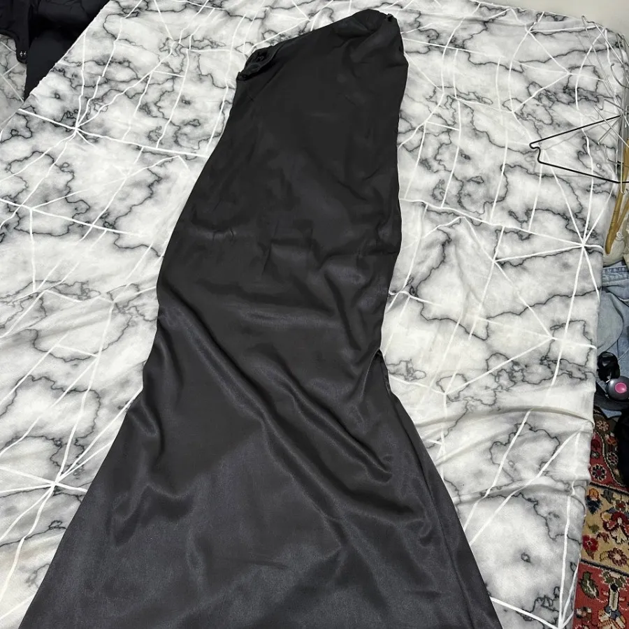 لباس ساتن رومی مشکی