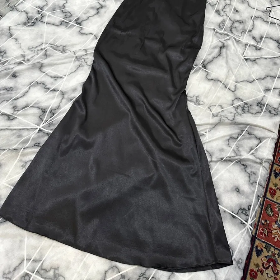 لباس ساتن رومی مشکی