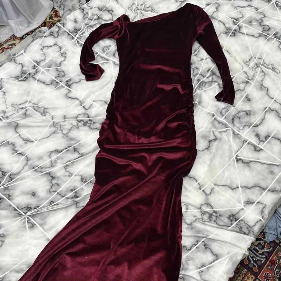 پیرهن مخمل زرشکی