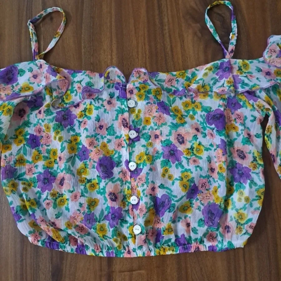 کرلب  بسیار جذاب Bershka