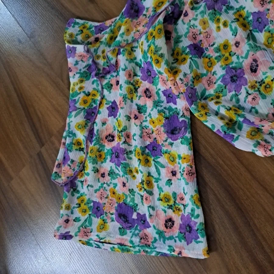 کرلب  بسیار جذاب Bershka