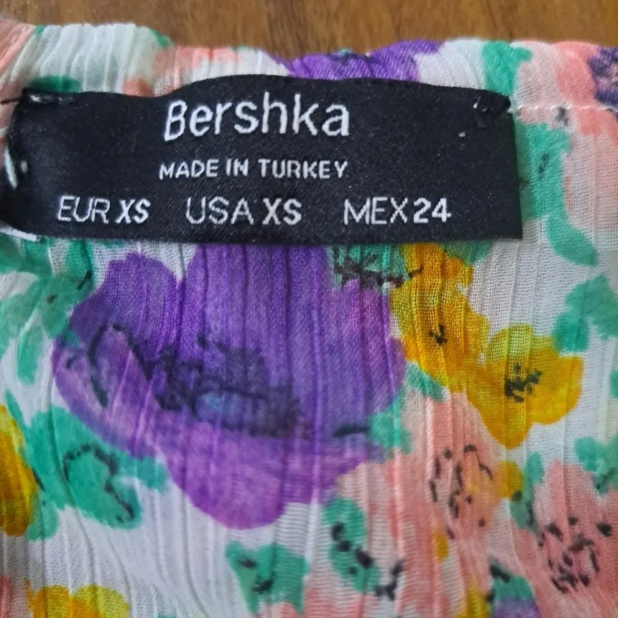 کرلب  بسیار جذاب Bershka