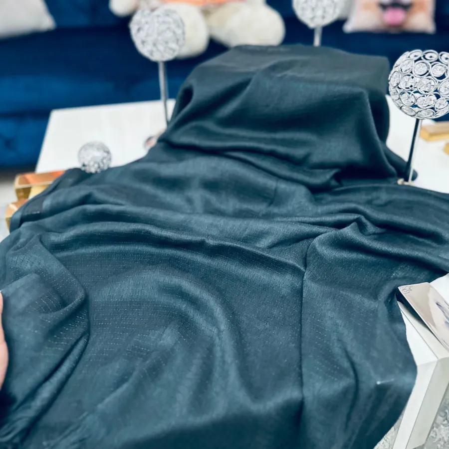 شال نخی نونو رنگ‌ ذغالی