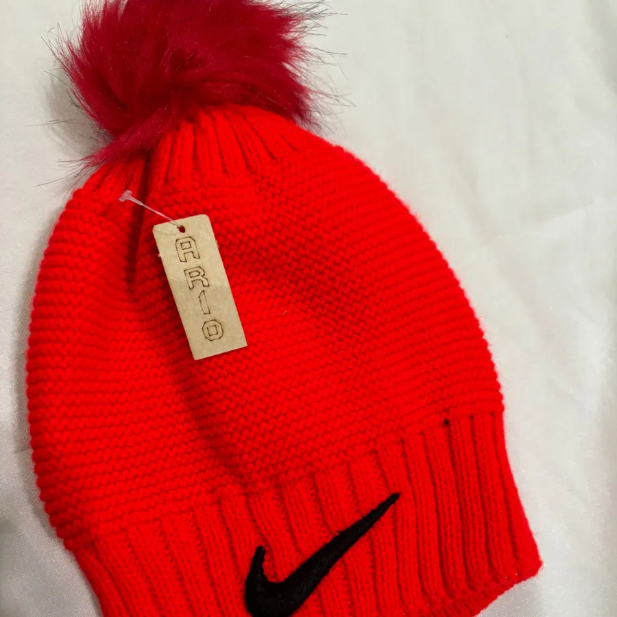 کلاه پوم دار