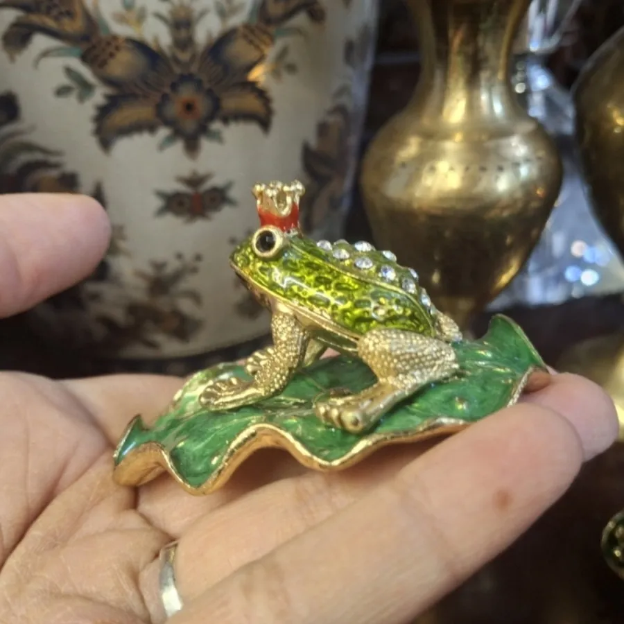 جاجواهری قورباغه کویین