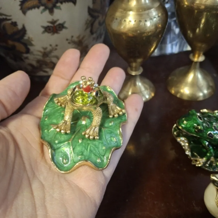 جاجواهری قورباغه کویین