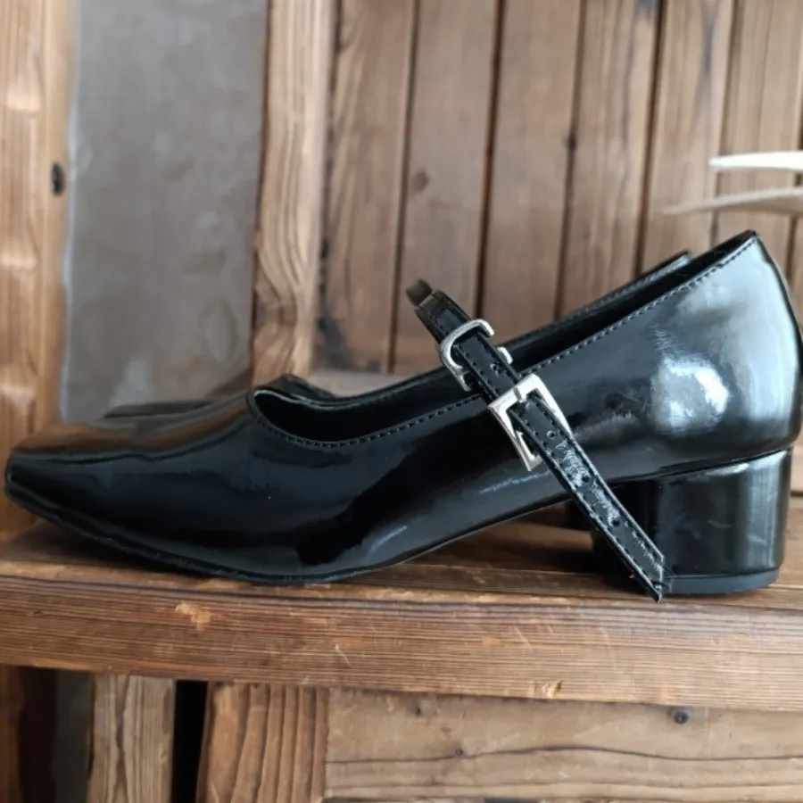 کفش مری جین