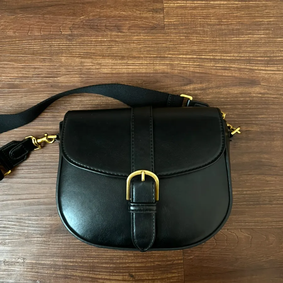 کیف مشکی منگو