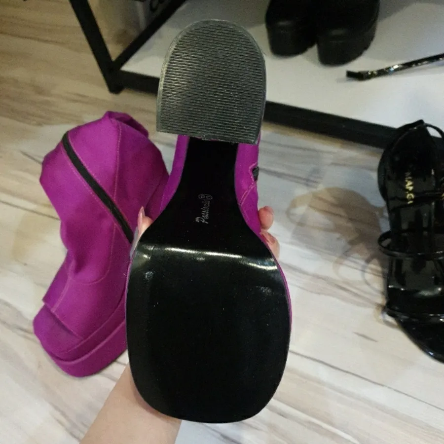 کفش پاشنه بنفش