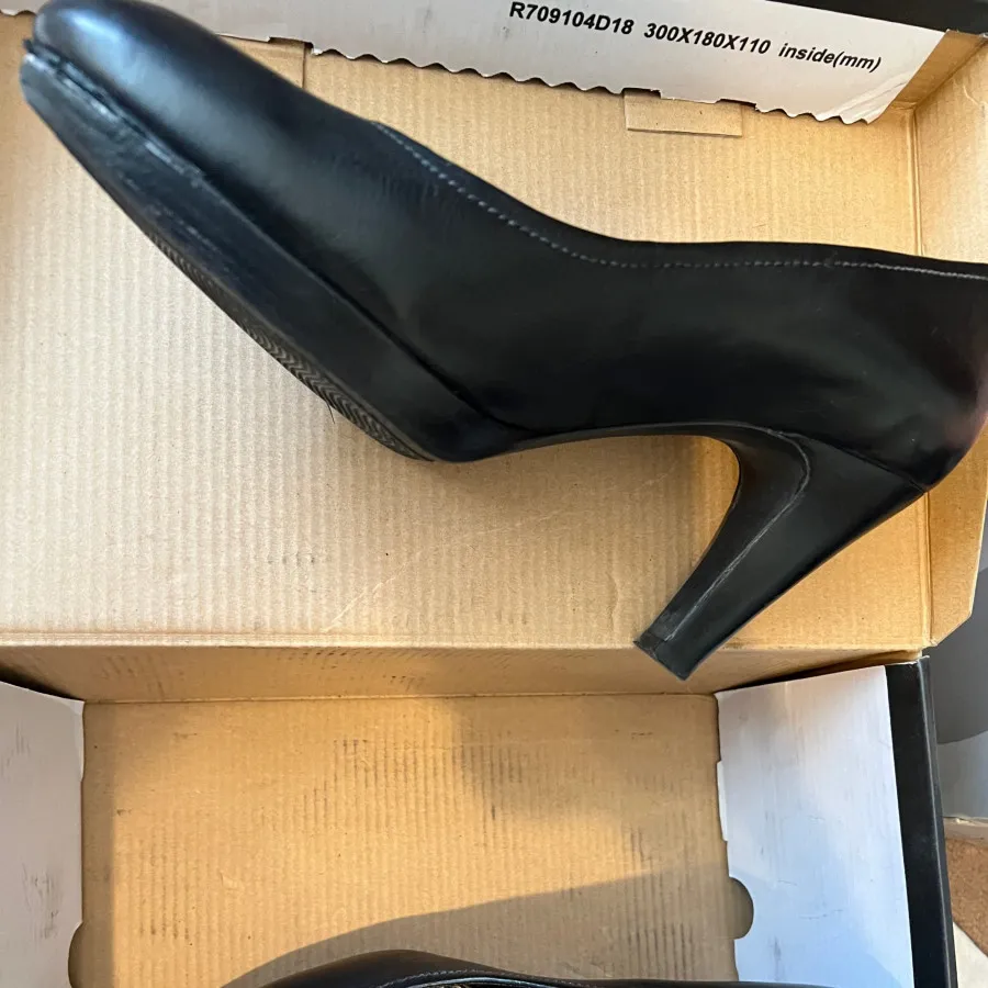 کفش پاشنه دار اکو