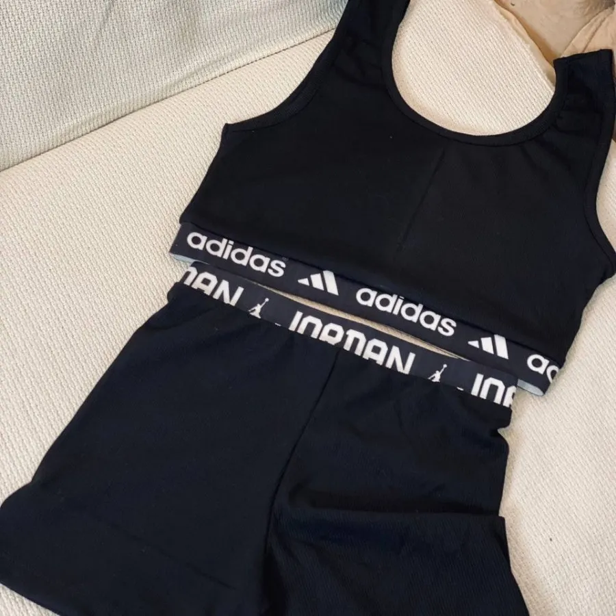 ست نیم تنه و شورتک ورزشی