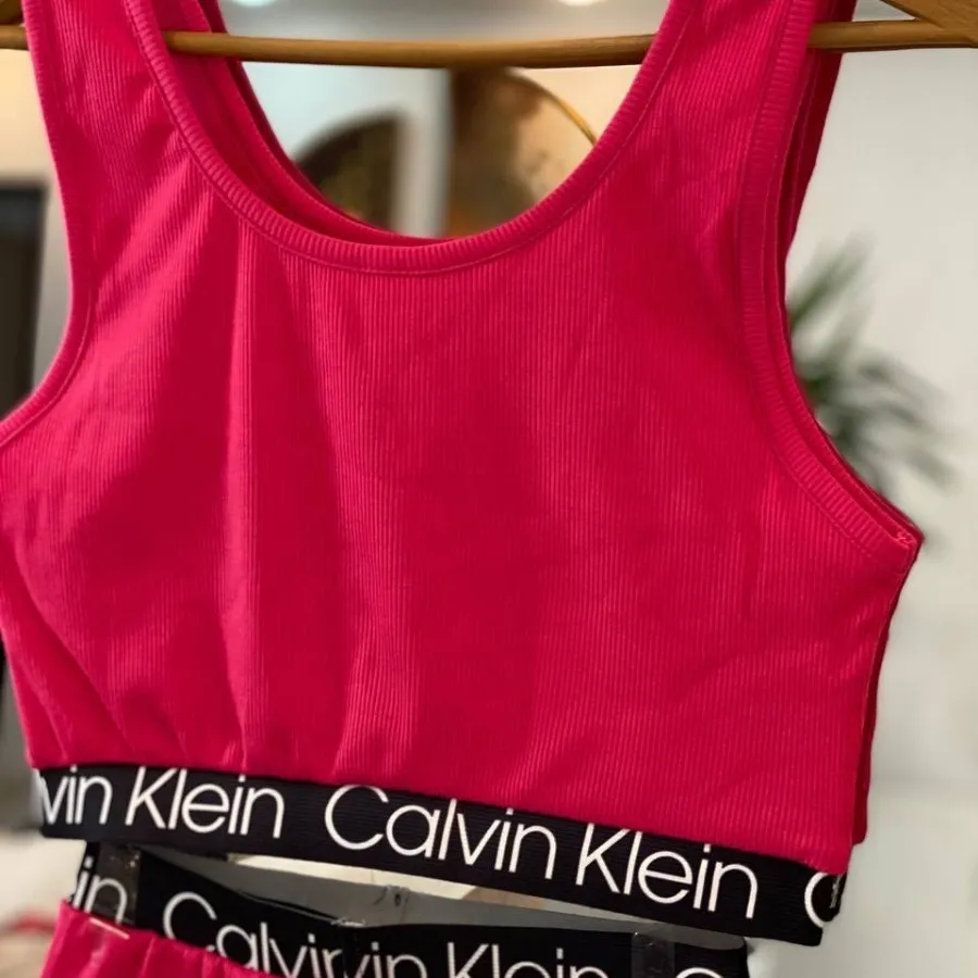 ست نیم تنه و شورتک ورزشی