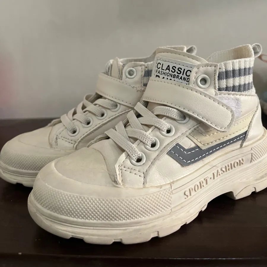 نیم بوت سفید