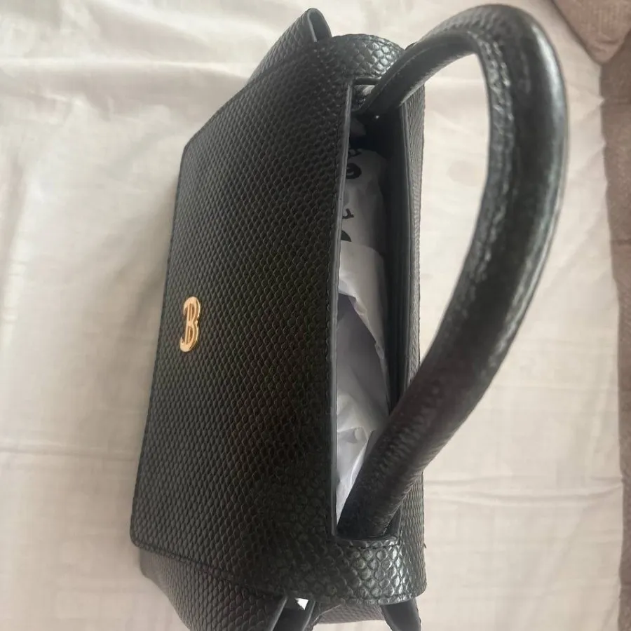 کیف چرم سبز و مشکی منط