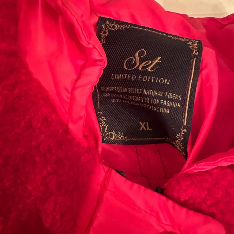 کاپشن قرمز وارداتی