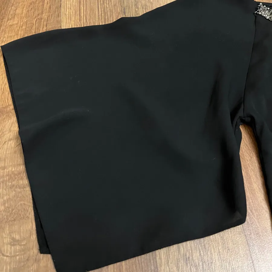 بلوز مشکی یقه کاردار