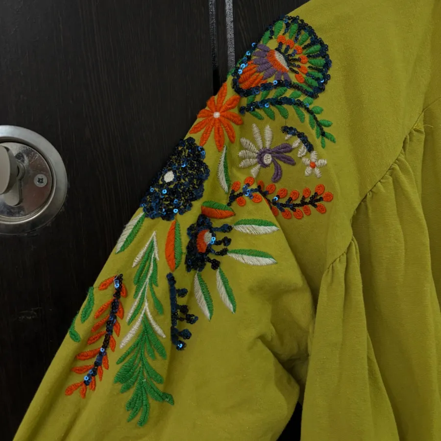 شومیز‌مانتویی‌کار شده