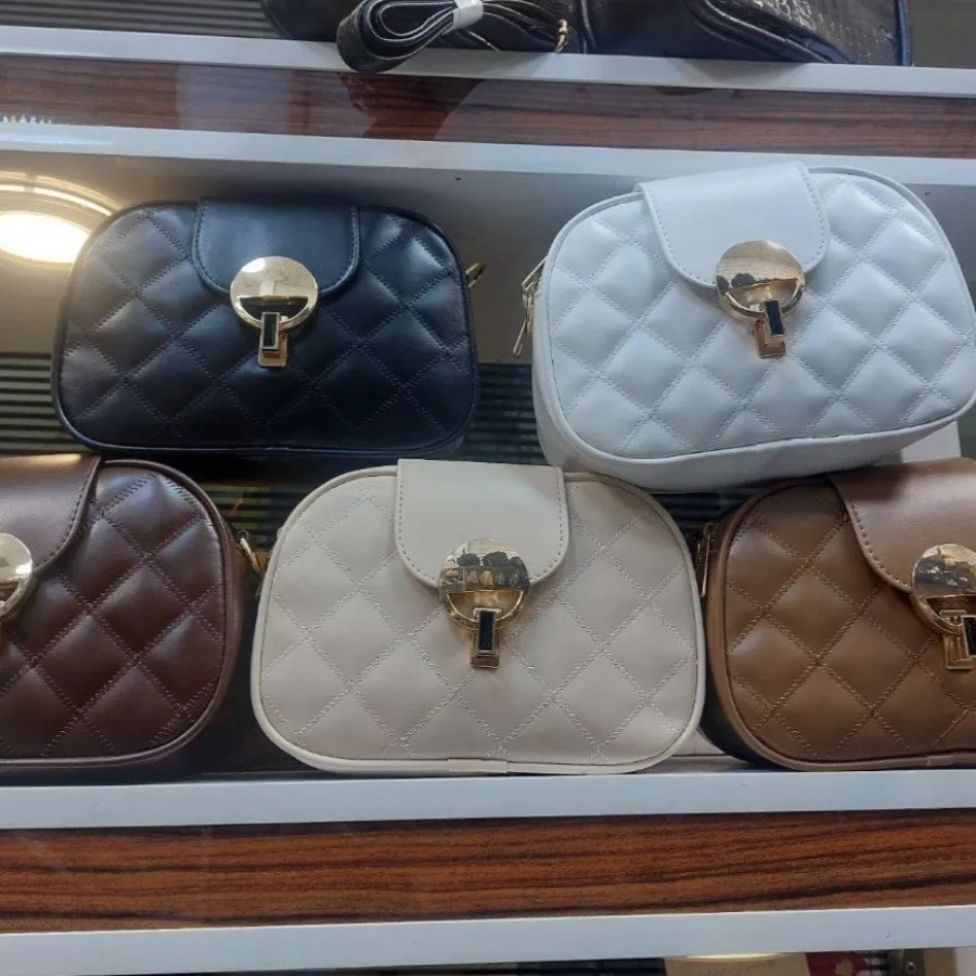 کیف پاسپورتی نیم گرد