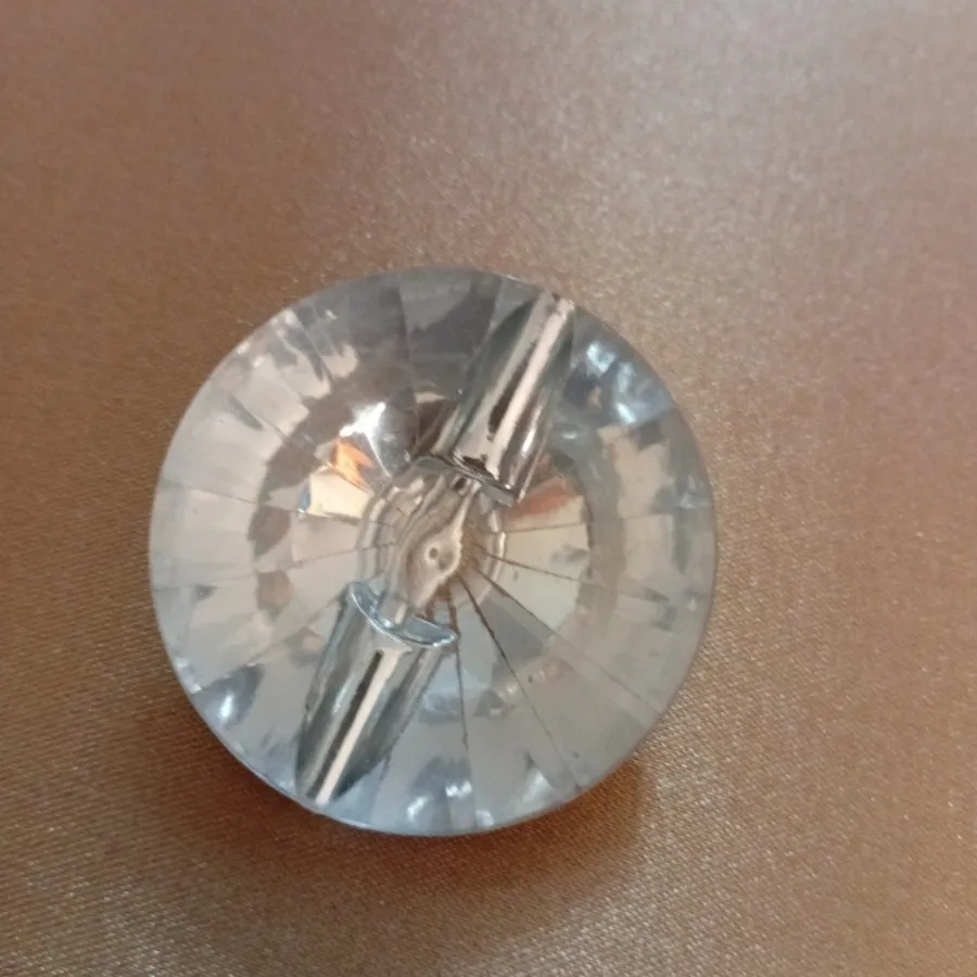 دگمه کریستالی