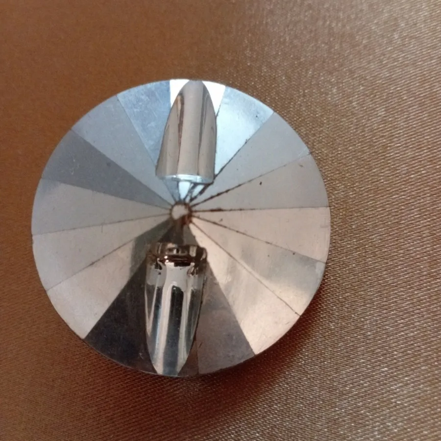 دگمه کریستالی