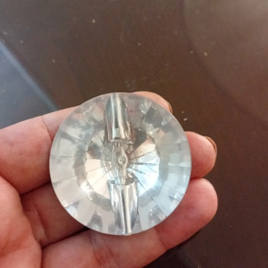 دگمه کریستالی