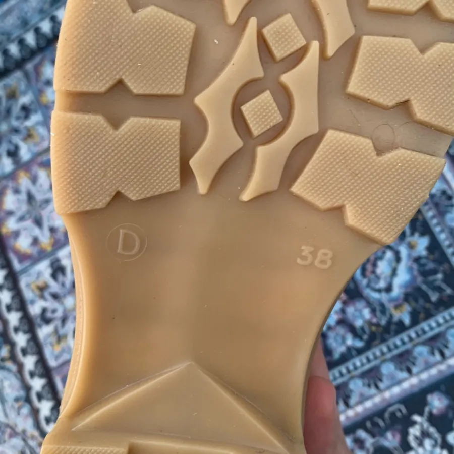 بوت بلند کرمی