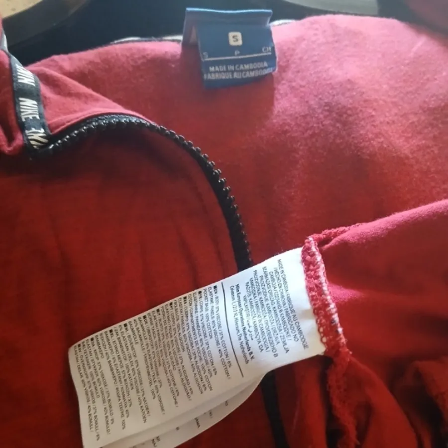 سویشرت نایک