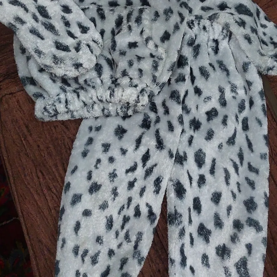 چند دست لباس بچگانه