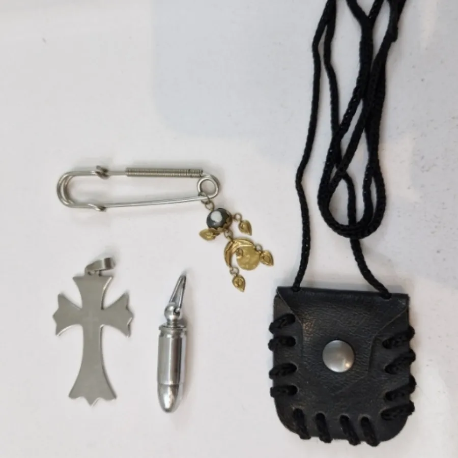 گردنبند و آویز زنانه