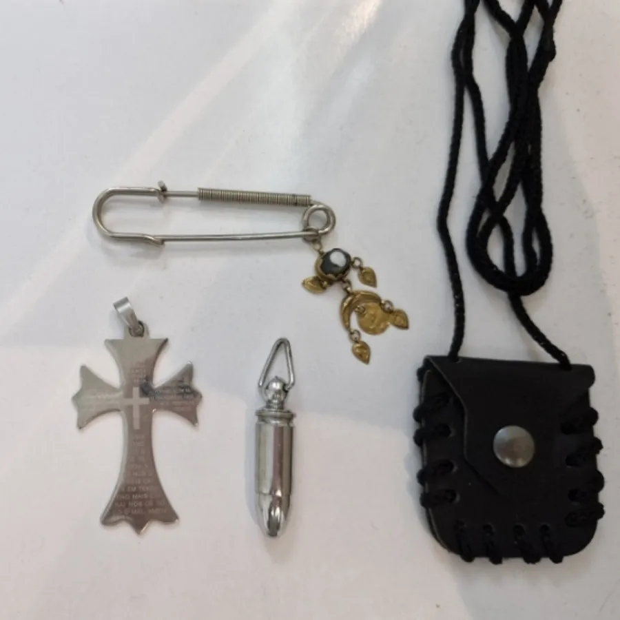 گردنبند و آویز زنانه