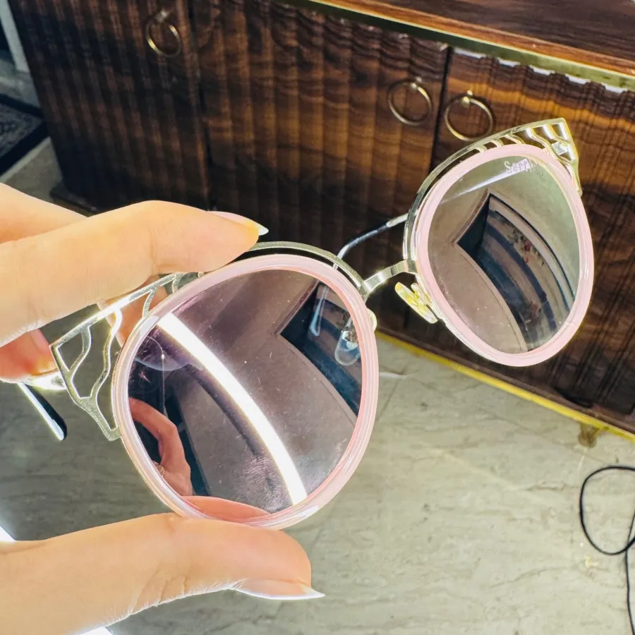 عینک صورتی گربه ای