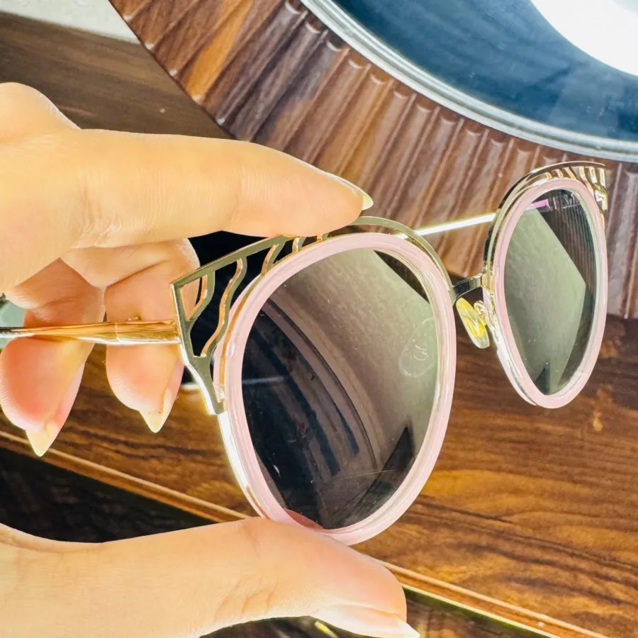 عینک صورتی گربه ای