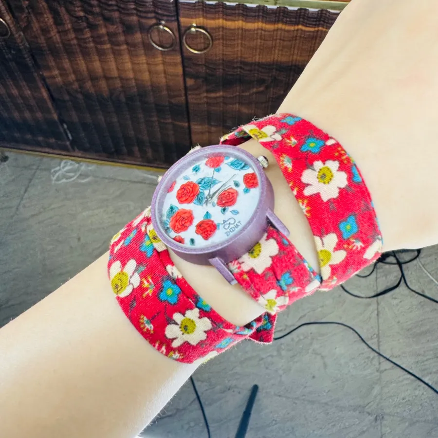 ساعت زنان پارچه ای سنتی?