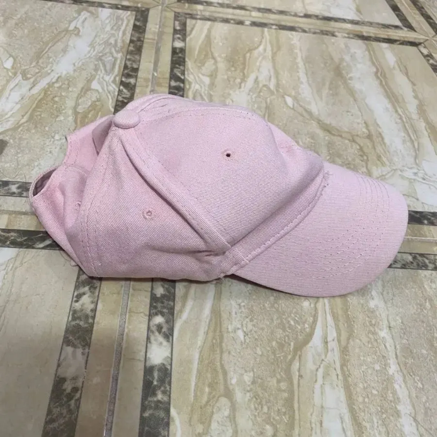 کلاه کپ صورتی