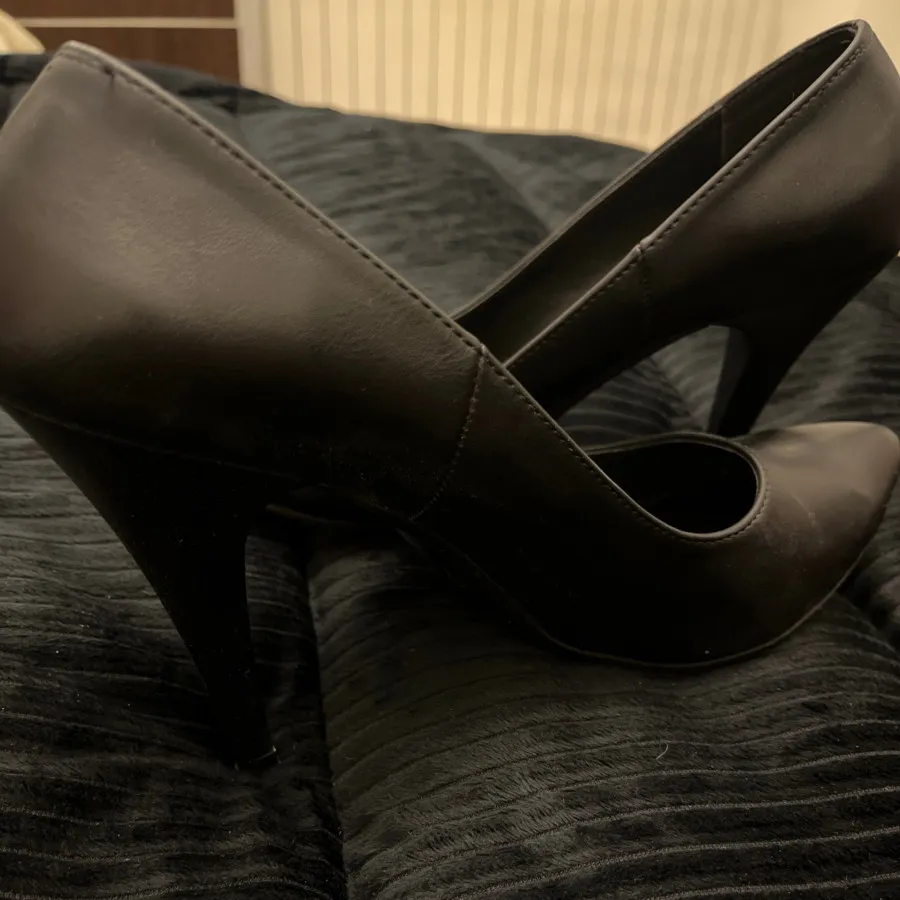 کفش مجلسی پاشنه بلند چرم