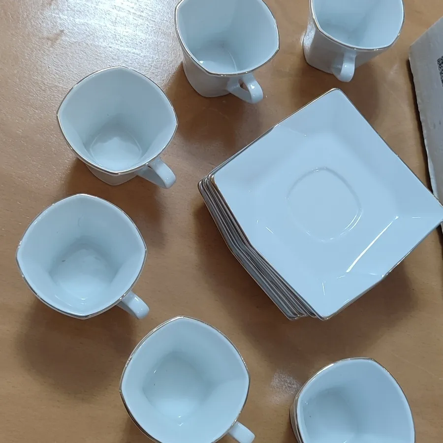 قهوه خوری لب طلایی