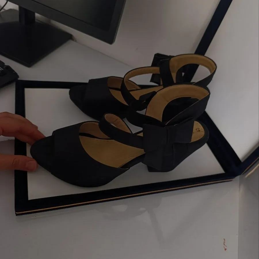 کفش مجلسی پاشنه بلند