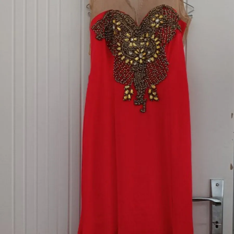 لباس مجلسی دنباله‌دار