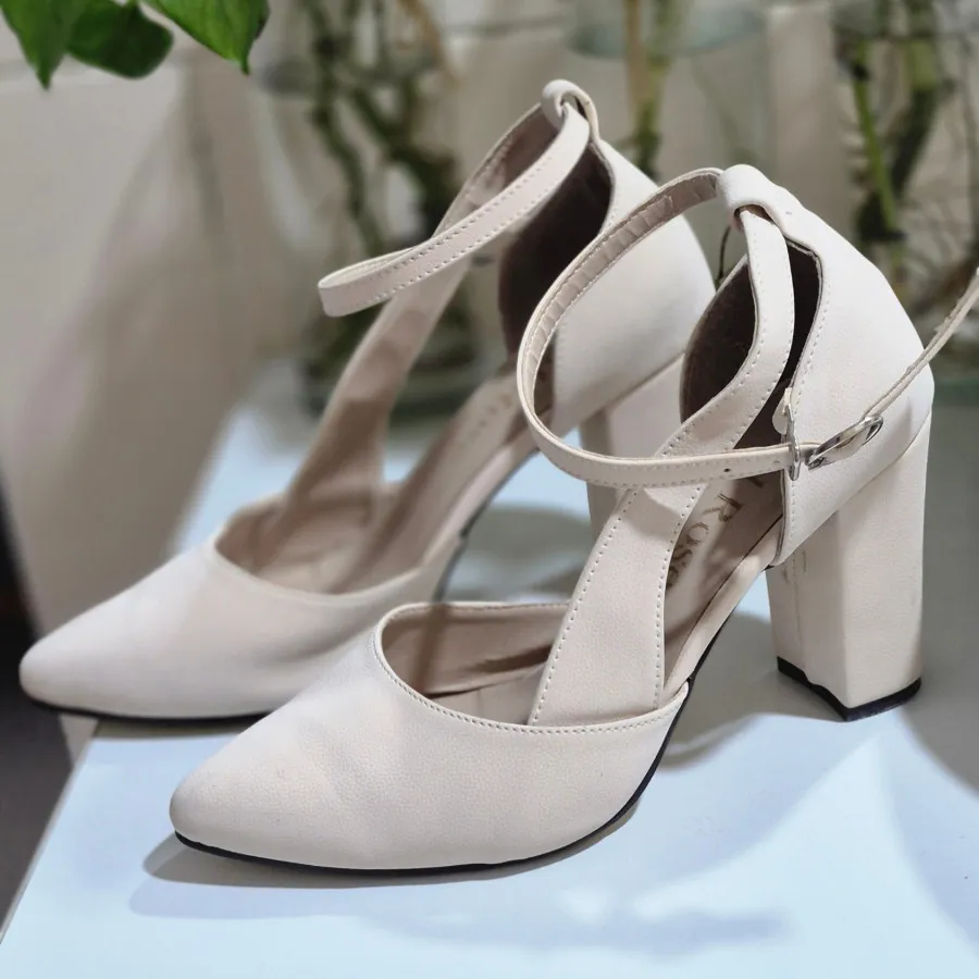 کفش مجلسی شیری رنگ