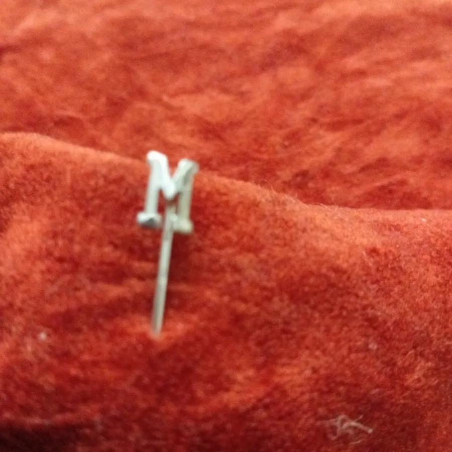 سنجاق سینه قدیمی