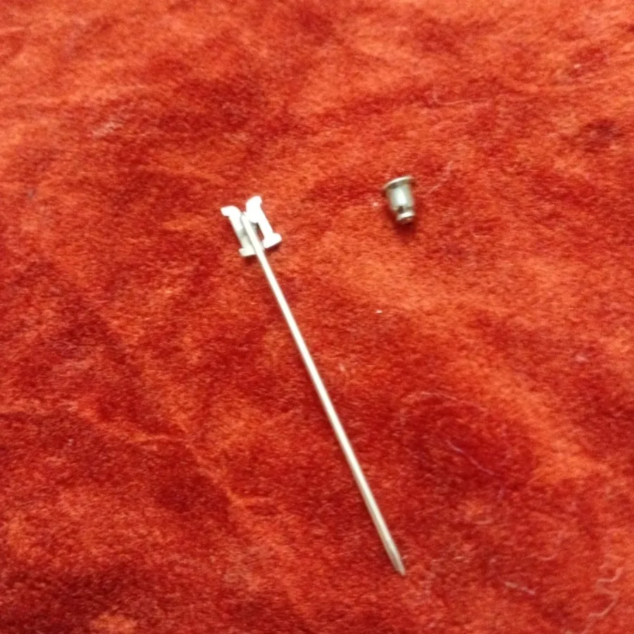 سنجاق سینه قدیمی