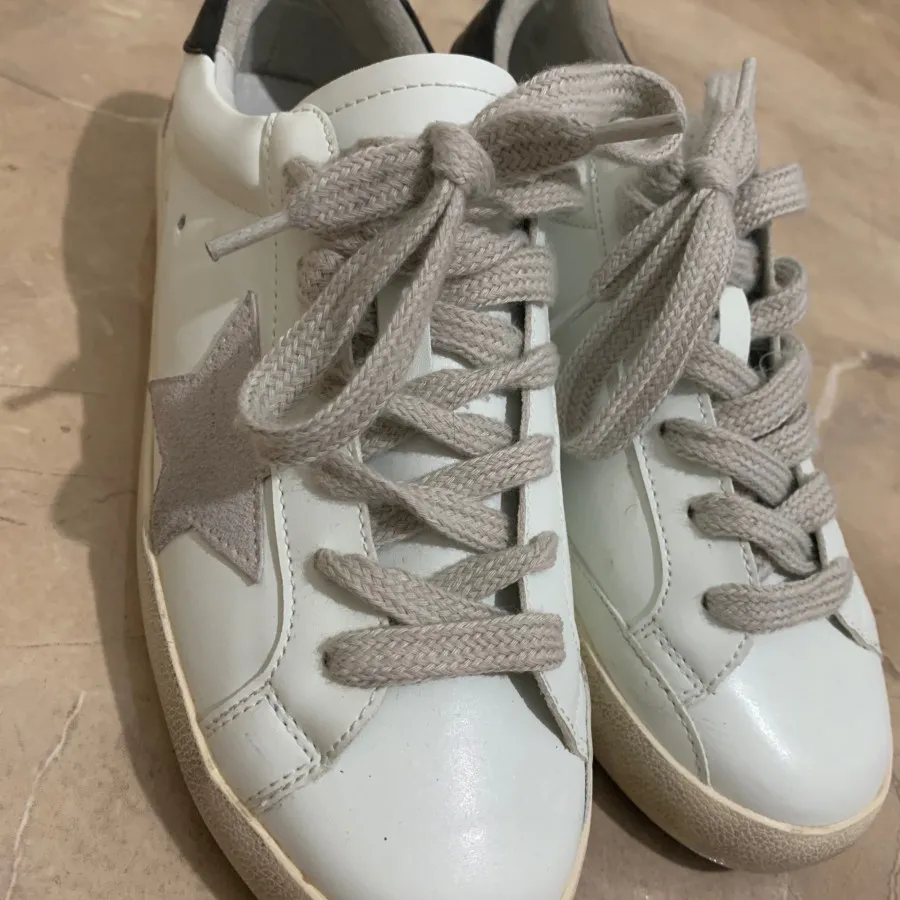 کتونی گولدن گوس