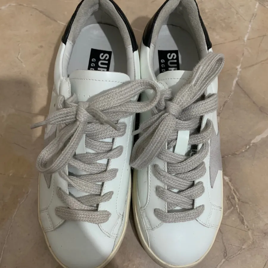 کتونی گولدن گوس