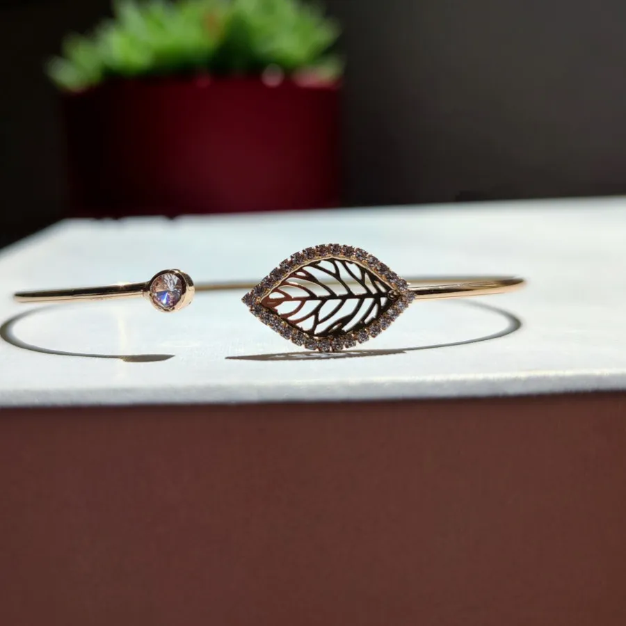 دستبند بنگل طرح برگ